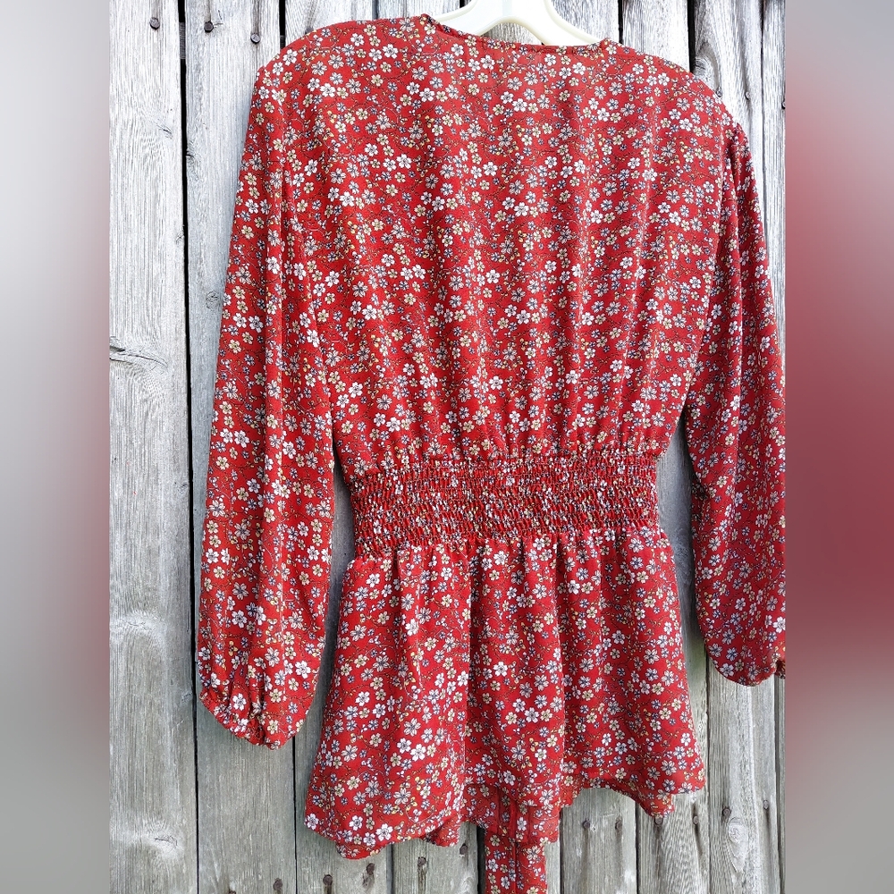 Max Studio flowy red geometric tiny print wrap sash shirt V neckline Womens M - Picture 9 of 11